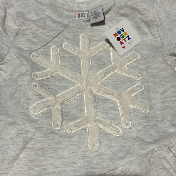 Novogratz kids 5/6 oatmeal sweatshirt 3D snowflake emblem ruffled hemline nwot - Picture 2 of 9